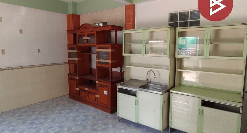 For sale 3 bedrooms townhouse in Mueang Samut Prakan, Samut Prakan