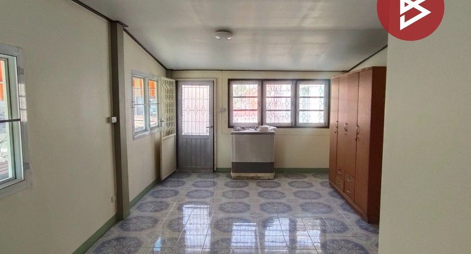 For sale 3 bedrooms townhouse in Mueang Samut Prakan, Samut Prakan