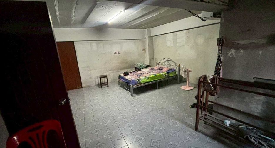 For sale 7 bedrooms retail Space in Nong Khae, Saraburi