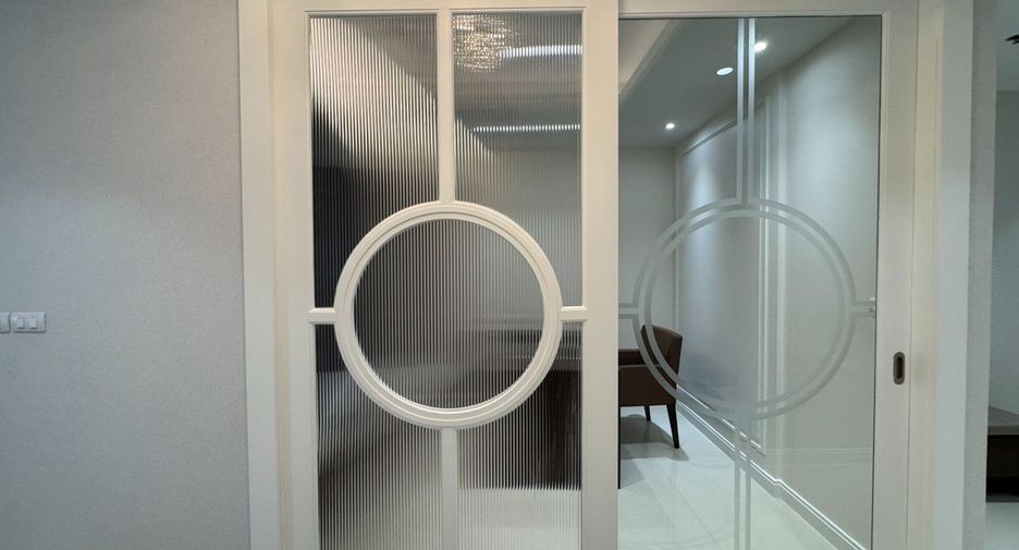 Condo en alquiler de 3 habitaciones en Pathum Wan, Bangkok