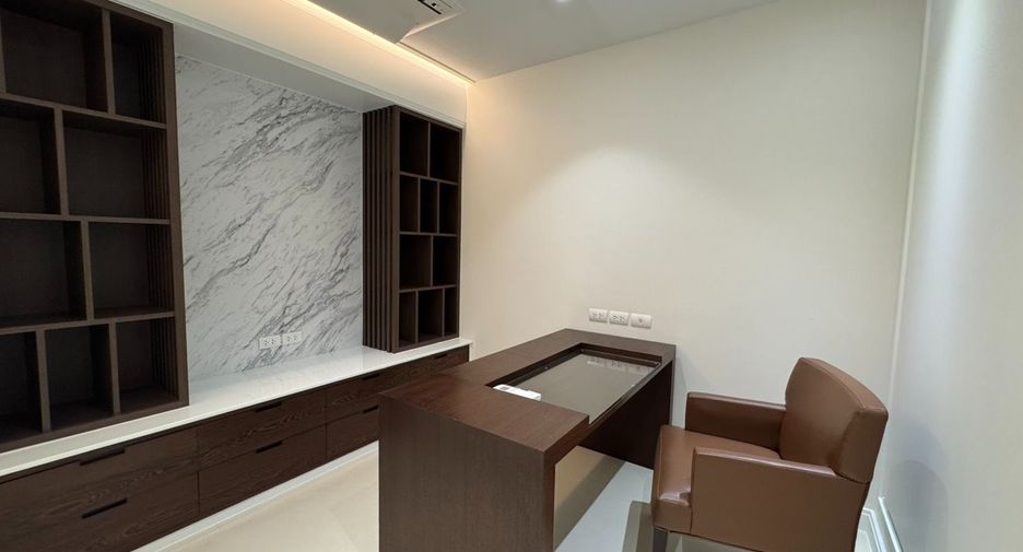 Condo en alquiler de 3 habitaciones en Pathum Wan, Bangkok