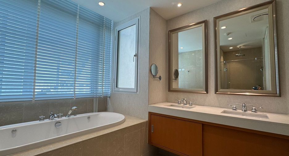 Condo en alquiler de 3 habitaciones en Pathum Wan, Bangkok
