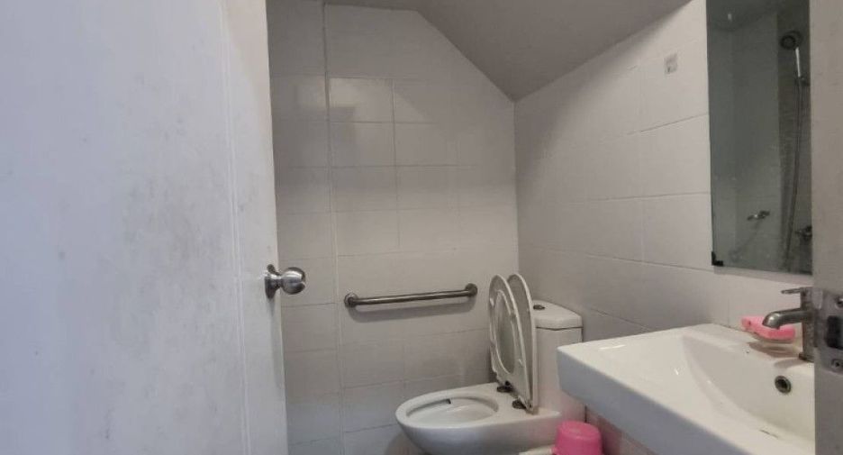 For sale 2 bedrooms townhouse in Bang Pakong, Chachoengsao