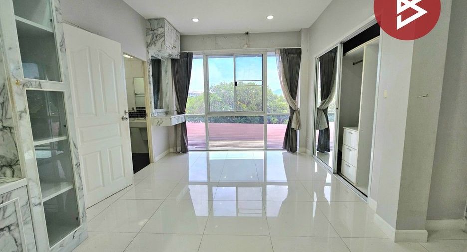 出售 4 卧室 联排别墅 在 Mueang Chon Buri, Chon Buri
