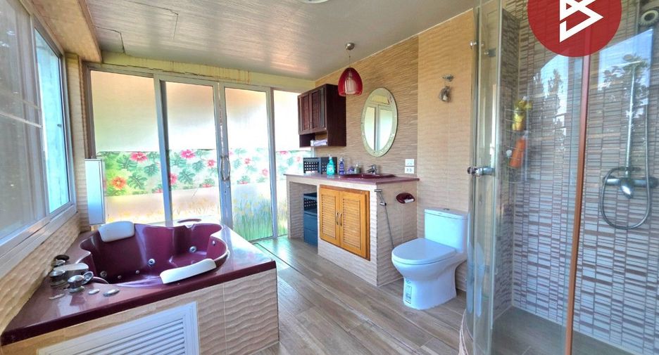 For sale 5 bedrooms house in Khlong Sam Wa, Bangkok