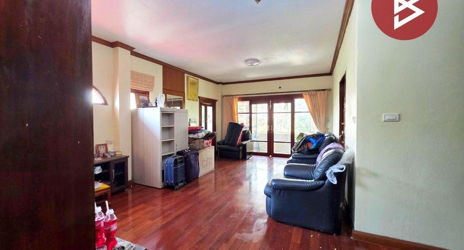 For sale 5 bedrooms house in Khlong Sam Wa, Bangkok
