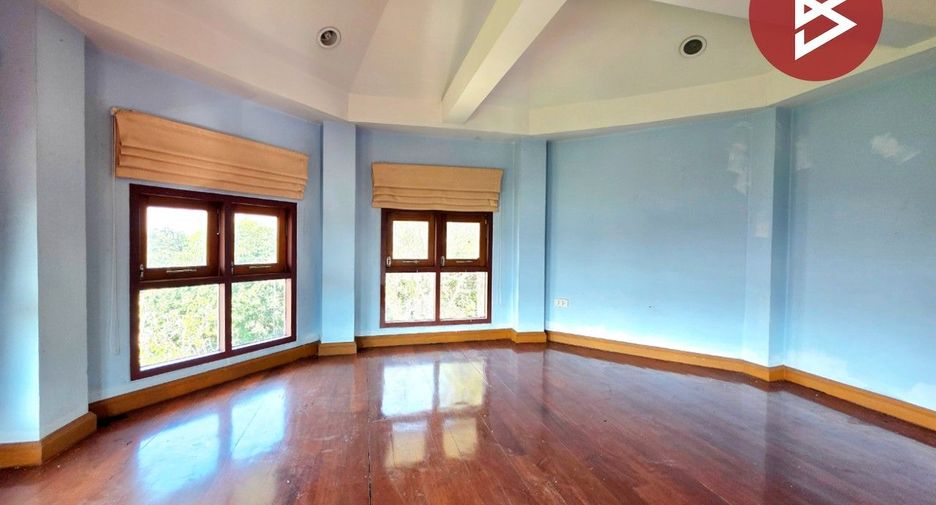 For sale 5 bedrooms house in Khlong Sam Wa, Bangkok