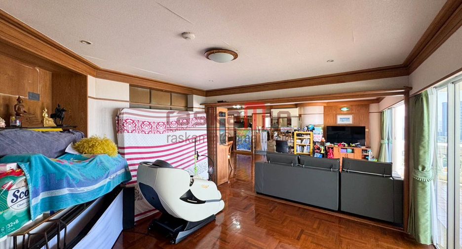 For sale 3 bedrooms condo in Bang Lamung, Chonburi