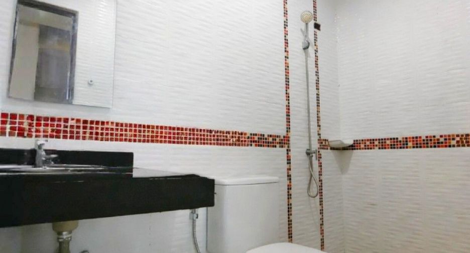 Продажа 3 спальни таунхаус в Банг Ламунг, Чонбури