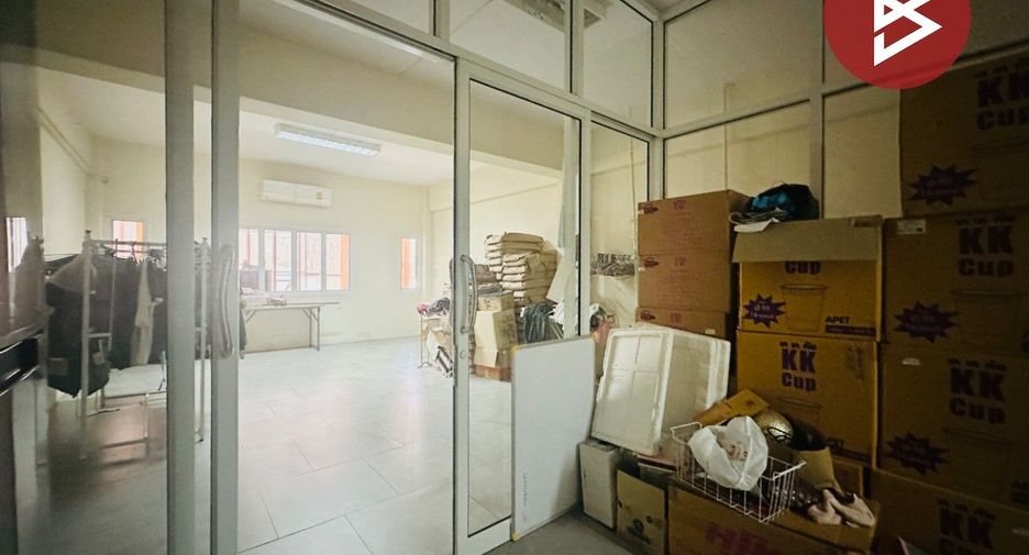 Local comercial en venta de 4 habitaciones en Mueang Samut Sakhon, Samut Sakhon