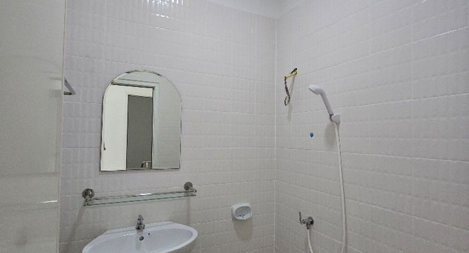 Продажа 4 спальни таунхаус в Mueang Samut Prakan, Самутпракан