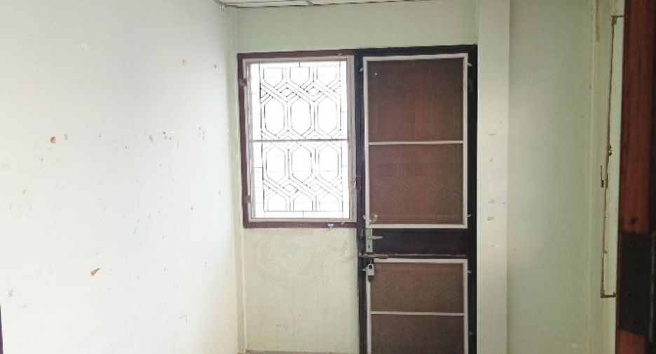 Casa adosada en venta de 4 habitaciones en Bangkok Noi, Bangkok