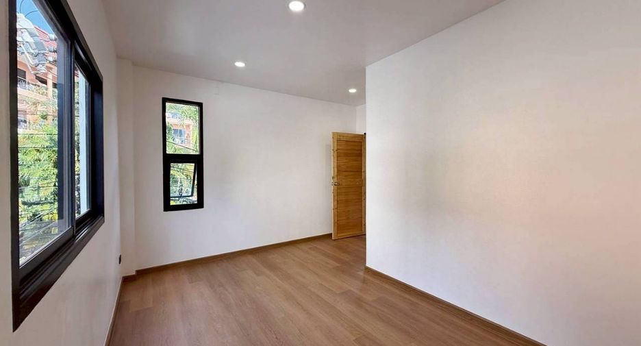 Reihenhaus zum Kauf mit 3 Zimmer in Kathu, Phuket
