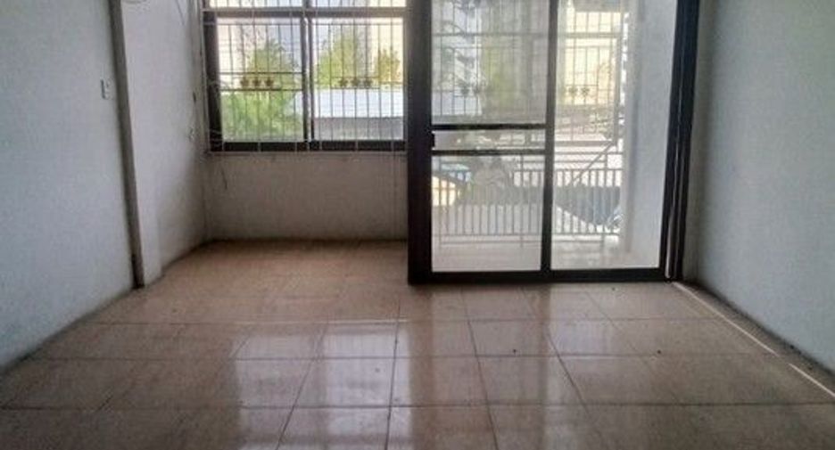For sale 1 bed retail Space in Ban Bueng, Chonburi