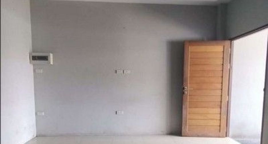 For sale 1 bed townhouse in Khiri Rat Nikhom, Surat Thani