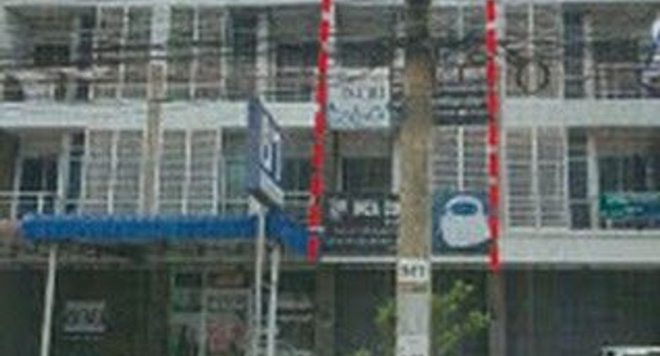 For sale 1 bed retail Space in Ban Bueng, Chonburi