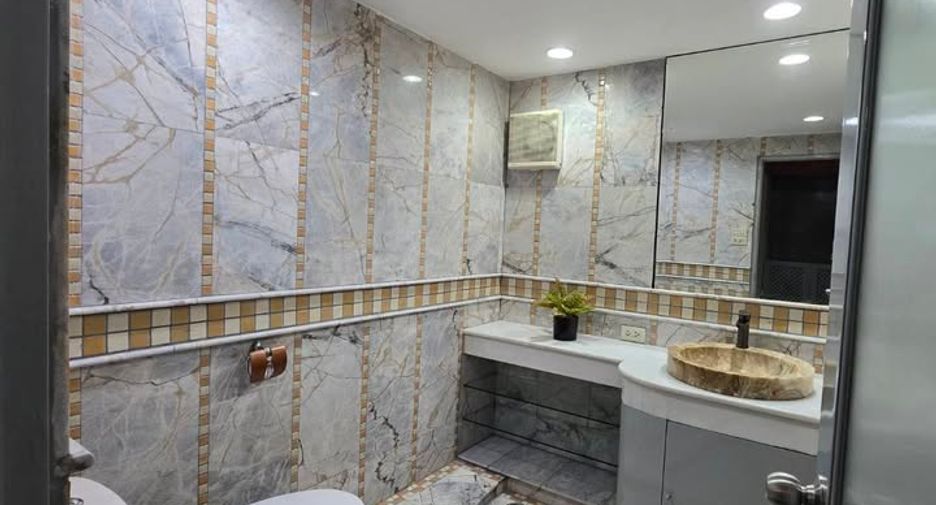 Wohnung zur Miete mit 3 Zimmer in Pathum Wan, Bangkok