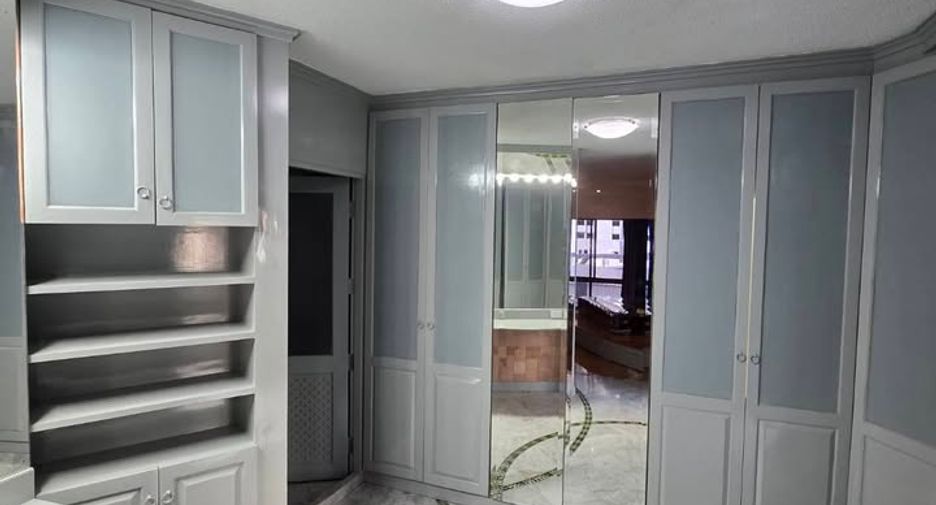 Wohnung zur Miete mit 3 Zimmer in Pathum Wan, Bangkok