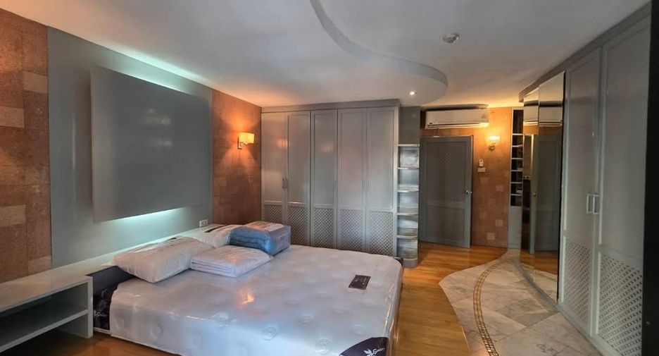 Wohnung zur Miete mit 3 Zimmer in Pathum Wan, Bangkok