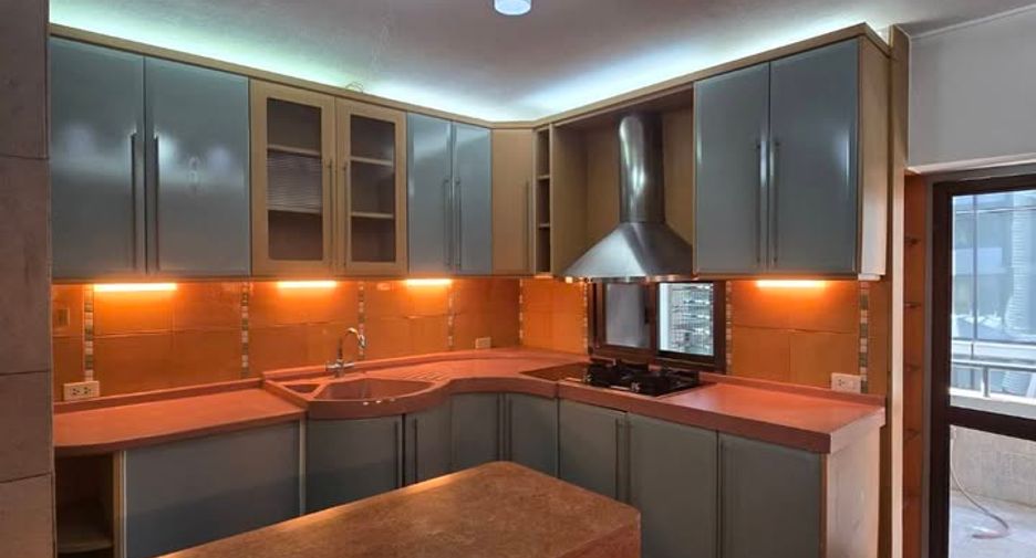 Wohnung zur Miete mit 3 Zimmer in Pathum Wan, Bangkok