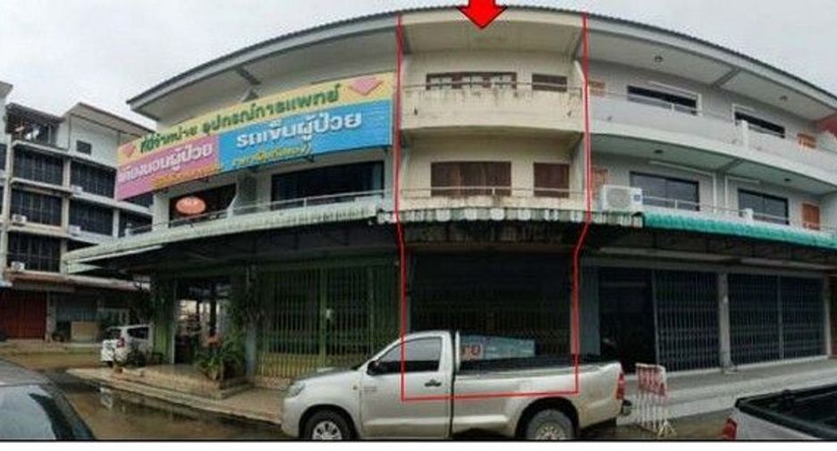 For sale 3 bedrooms retail Space in Khiri Rat Nikhom, Surat Thani
