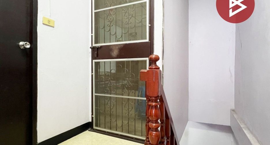 For sale 3 bedrooms townhouse in Sam Phran, Nakhon Pathom