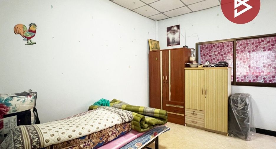 For sale 3 bedrooms townhouse in Sam Phran, Nakhon Pathom