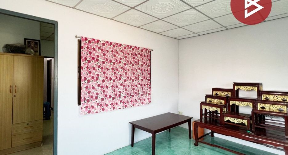 For sale 3 bedrooms townhouse in Sam Phran, Nakhon Pathom