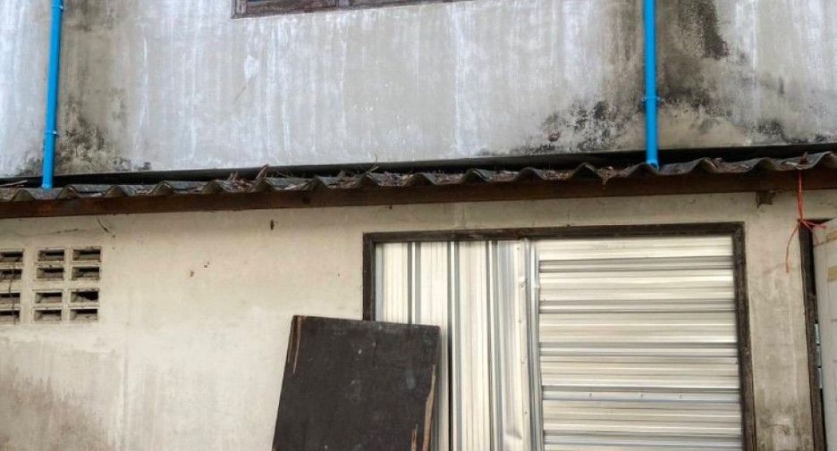À vendre 2 chambres maison de ville à Mueang Samut Sakhon, Samut Sakhon