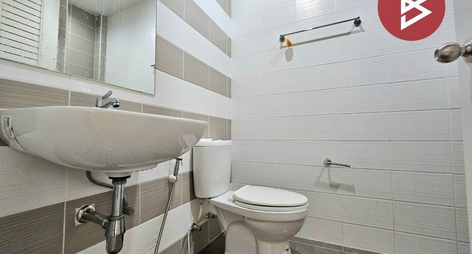 For sale 2 ベッドルーム townhouse in Mueang Chon Buri, Chonburi