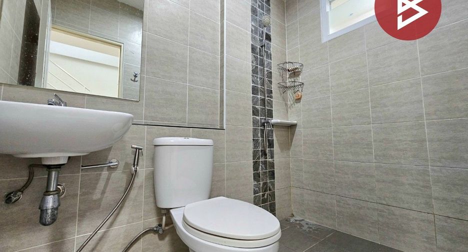 For sale 2 ベッドルーム townhouse in Mueang Chon Buri, Chonburi