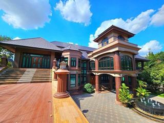 Villa en venta de 9 habitaciones en Si Racha, Chonburi