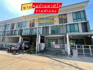 Casa adosada en venta de 3 habitaciones en Lat Krabang, Bangkok