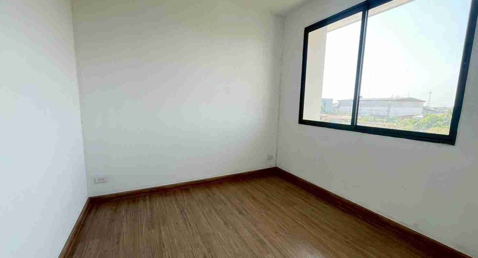 Casa adosada en venta de 3 habitaciones en Lat Krabang, Bangkok