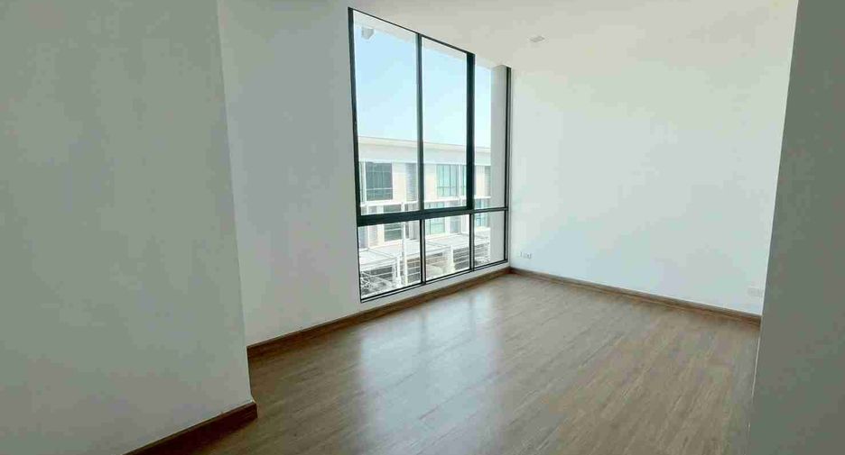 Casa adosada en venta de 3 habitaciones en Lat Krabang, Bangkok