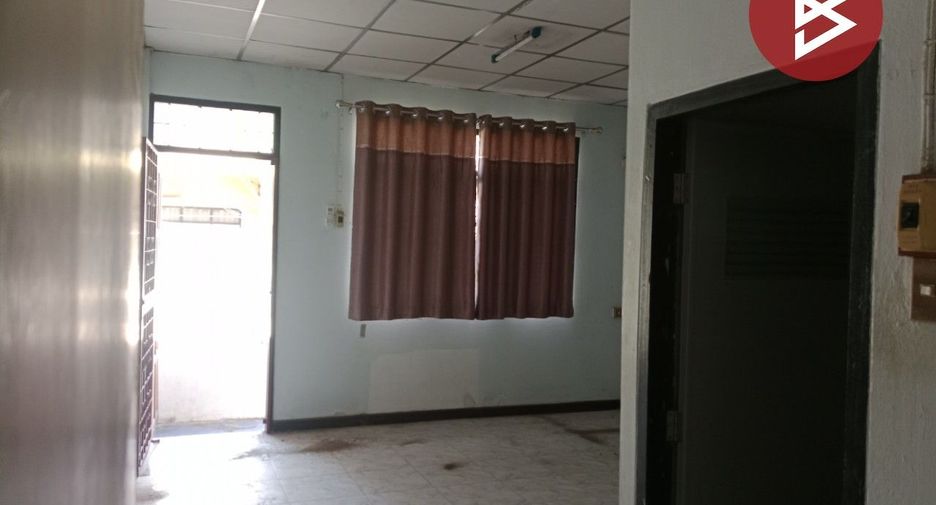 For sale 3 bedrooms townhouse in Mueang Nakhon Sawan, Nakhon Sawan