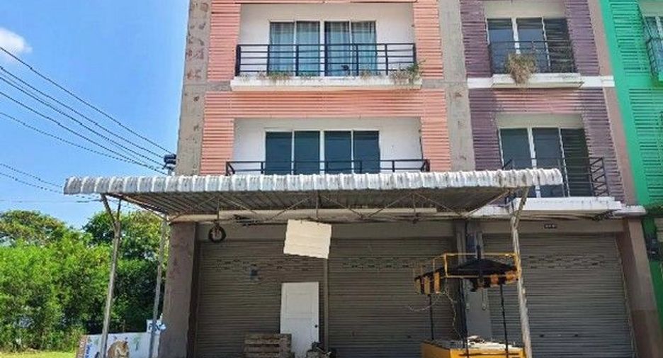 For sale 3 bedrooms retail Space in Tha Tako, Nakhon Sawan