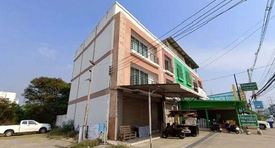 For sale 3 bedrooms retail Space in Tha Tako, Nakhon Sawan