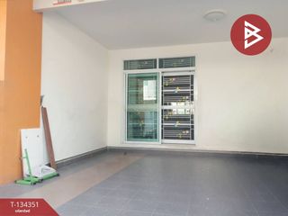 À vendre 3 chambres maison de ville à Si Racha, Chonburi