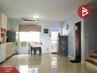 À vendre 3 chambres maison de ville à Si Racha, Chonburi