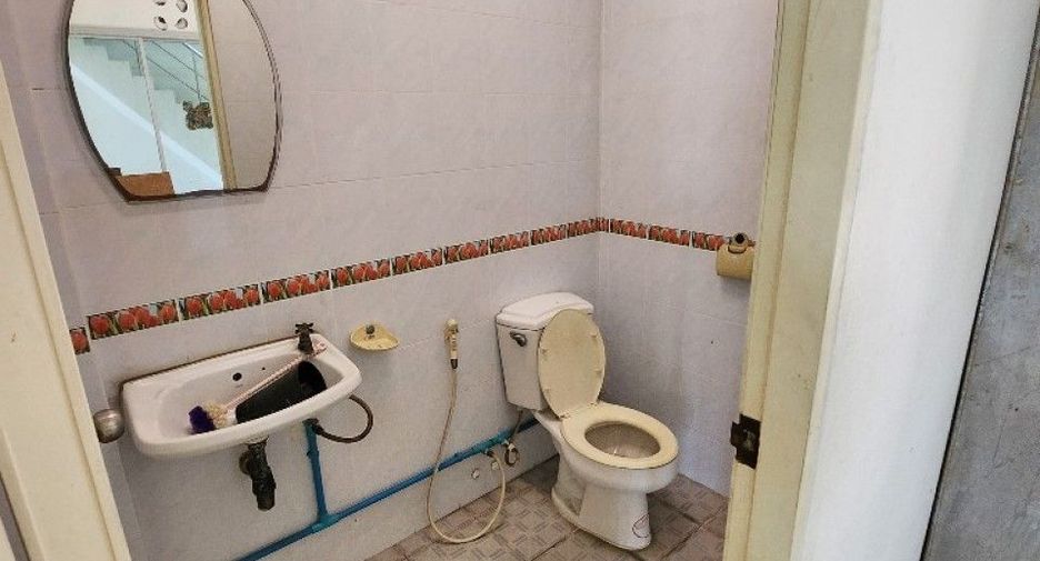 For sale 8 bedrooms retail Space in Mueang Samut Sakhon, Samut Sakhon