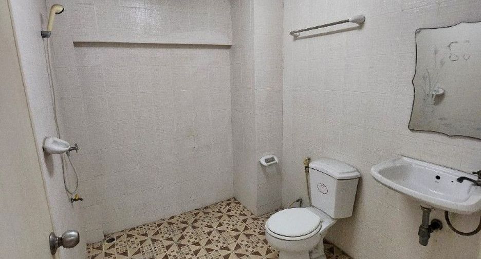 For sale 8 bedrooms retail Space in Mueang Samut Sakhon, Samut Sakhon
