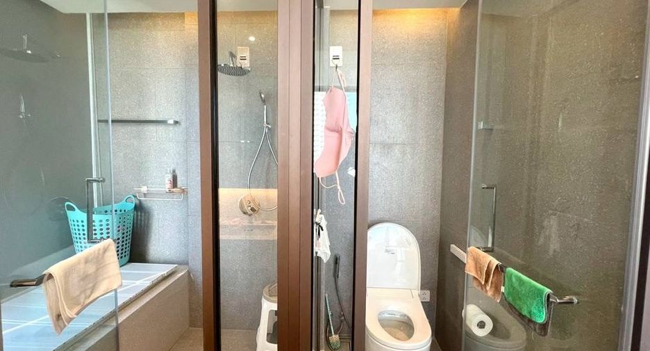 For rent 2 bedrooms condo in North Pattaya, Pattaya