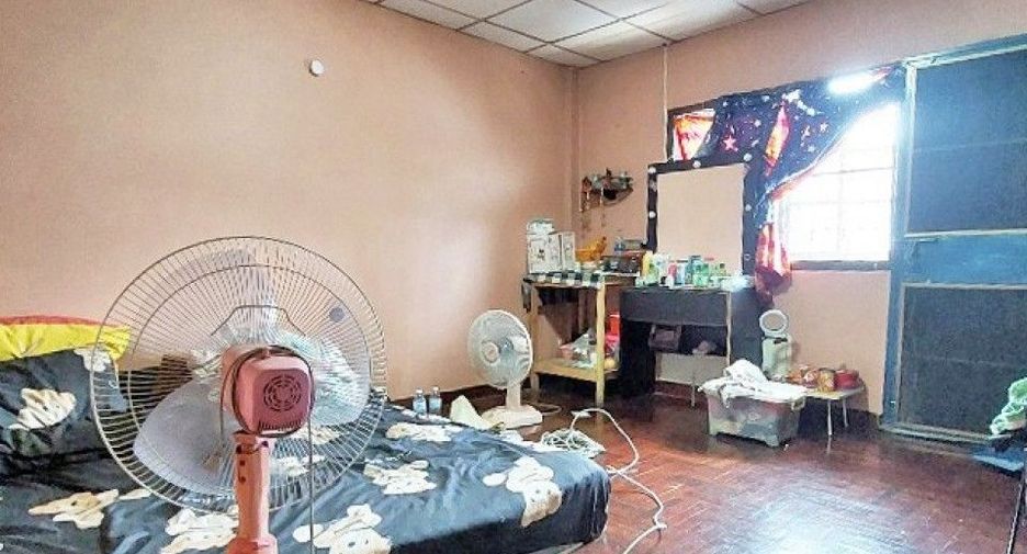 Casa adosada en venta de 2 habitaciones en Bang Sao Thong, Samut Prakan