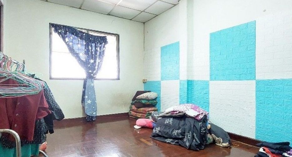 Casa adosada en venta de 2 habitaciones en Bang Sao Thong, Samut Prakan