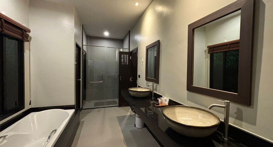 For rent 3 bedrooms villa in Mueang Phuket, Phuket