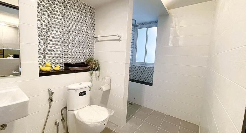 For sale 1 bed condo in Wang Thonglang, Bangkok