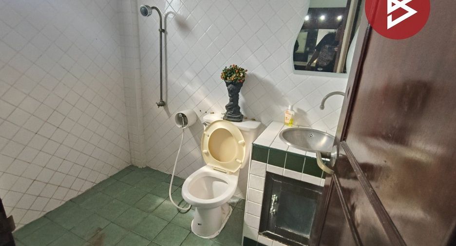 For sale 4 bedrooms townhouse in Wang Thonglang, Bangkok
