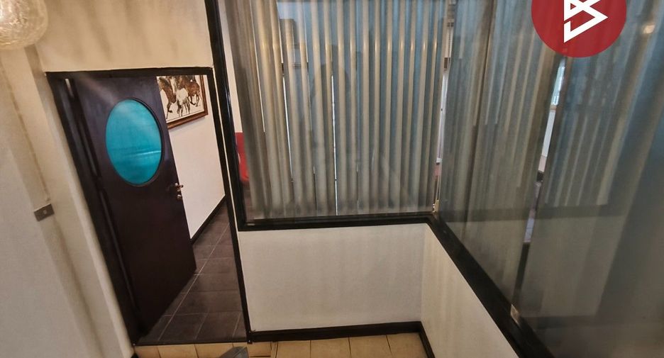 For sale 4 bedrooms townhouse in Wang Thonglang, Bangkok