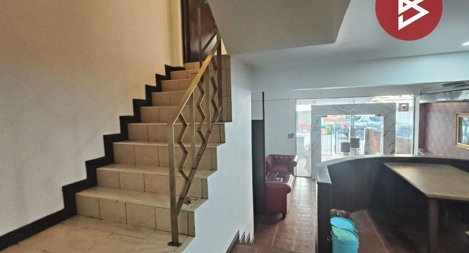 For sale 4 bedrooms townhouse in Wang Thonglang, Bangkok